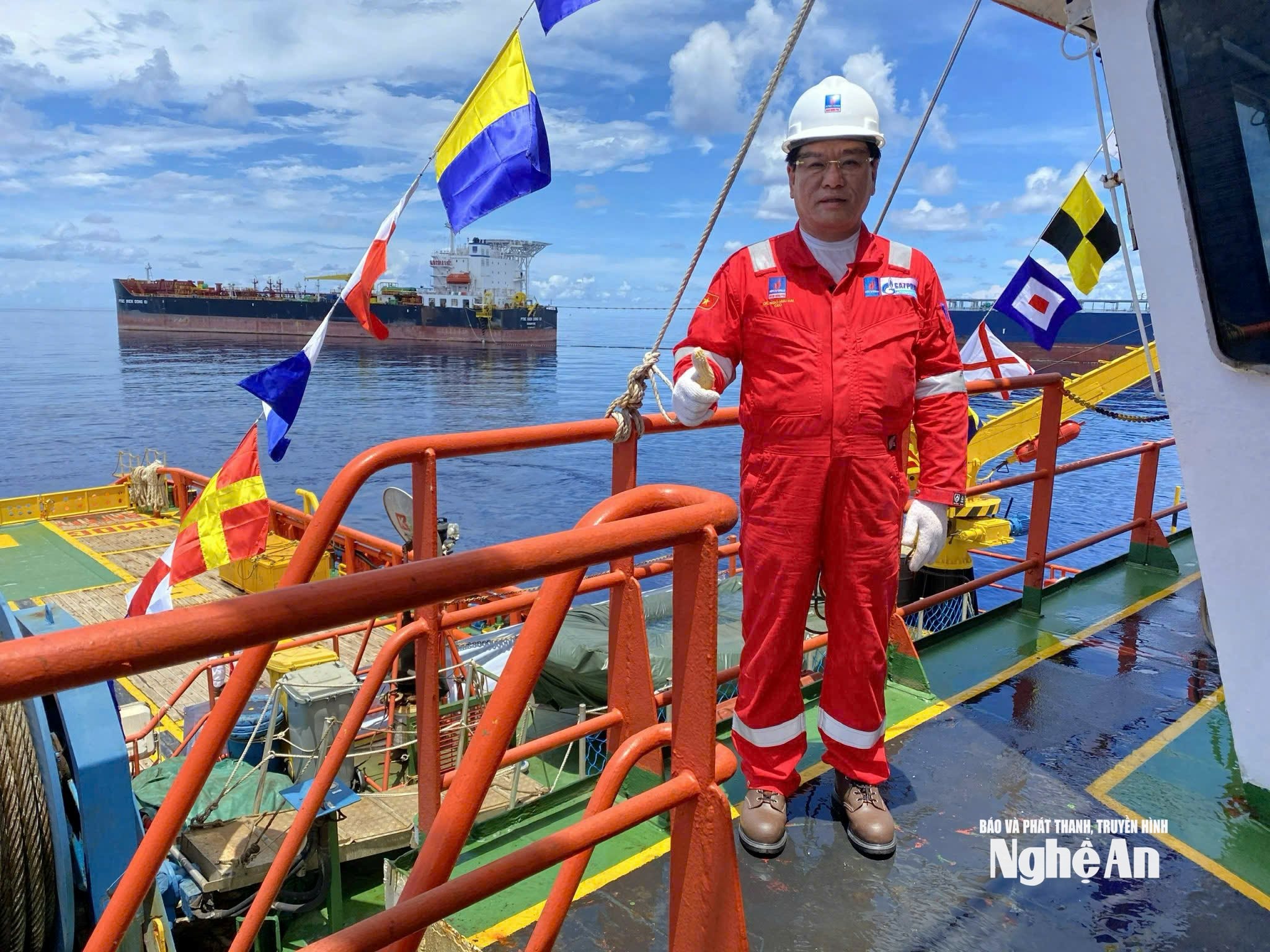 TS HẢI TRÊN GIÀN
