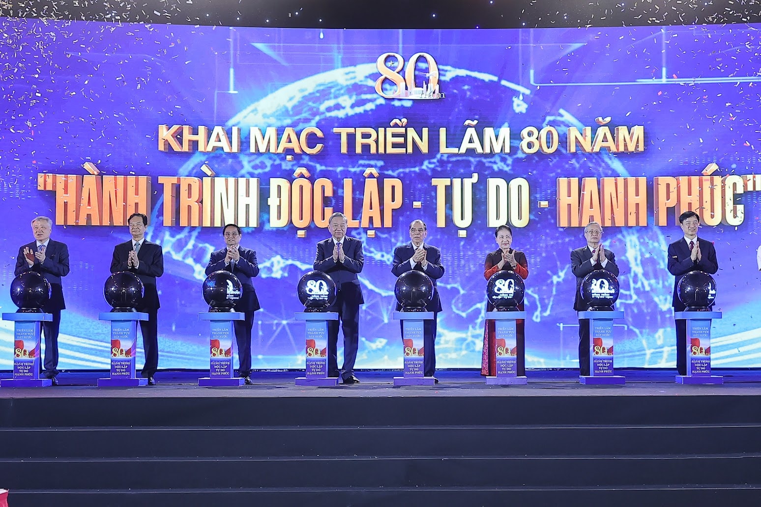 TỔNG THUẬT: Khai mạc trọng thể Triển lãm thành tựu đất nước “80 năm hành trình Độc lập - Tự do - Hạnh phúc”- Ảnh 3. TỔNG THUẬT: Khai mạc trọng thể Triển lãm thành tựu đất nước “80 năm hành trình Độc lập - Tự do - Hạnh phúc”- Ảnh 3.