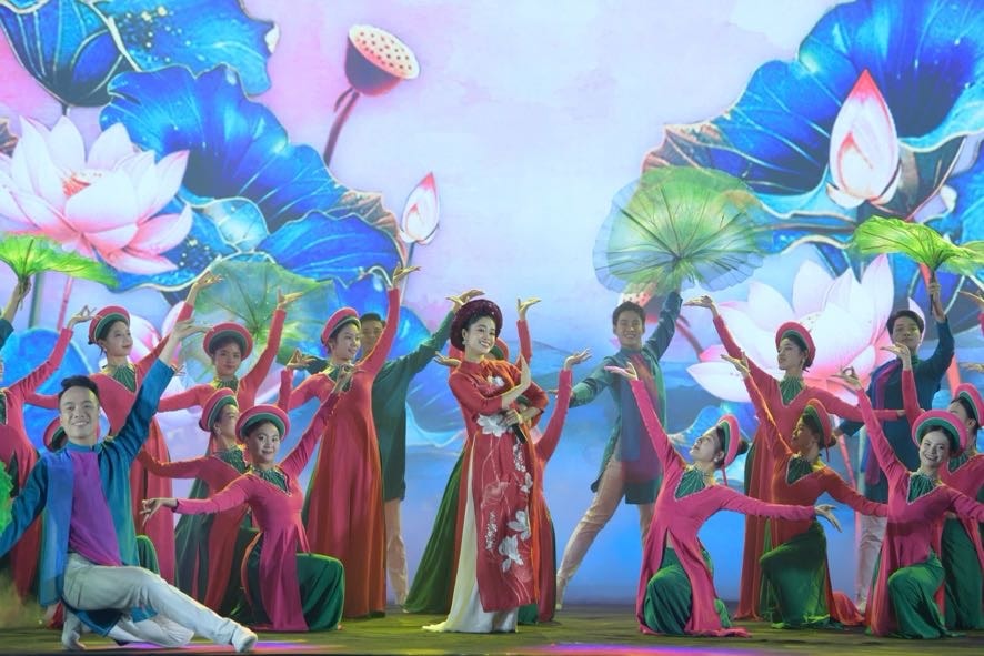 TỔNG THUẬT: Khai mạc trọng thể Triển lãm thành tựu đất nước “80 năm hành trình Độc lập - Tự do - Hạnh phúc”- Ảnh 8. TỔNG THUẬT: Khai mạc trọng thể Triển lãm thành tựu đất nước “80 năm hành trình Độc lập - Tự do - Hạnh phúc”- Ảnh 8.