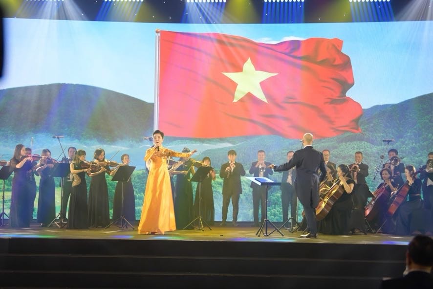 TỔNG THUẬT: Khai mạc trọng thể Triển lãm thành tựu đất nước “80 năm hành trình Độc lập - Tự do - Hạnh phúc”- Ảnh 7. TỔNG THUẬT: Khai mạc trọng thể Triển lãm thành tựu đất nước “80 năm hành trình Độc lập - Tự do - Hạnh phúc”- Ảnh 7.