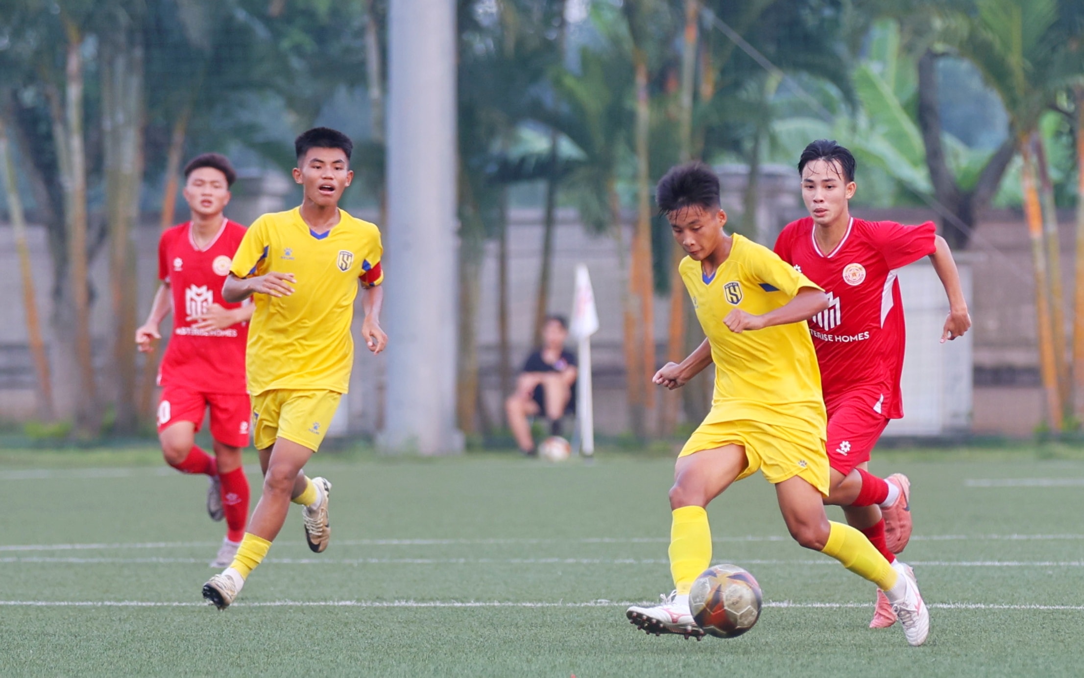 Ở trận tái đấu với PVF-CAND, các cầu thủ U17 SLNA đã thi đấu chủ động. Ảnh: Đức Anh