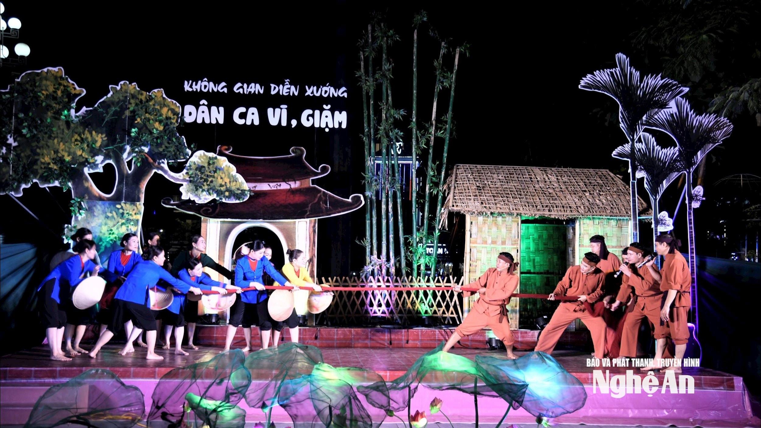 Một tiết mục biểu diễn tại không gian diễn xướng Dân ca ví, giặm. Ảnh: Minh Quân