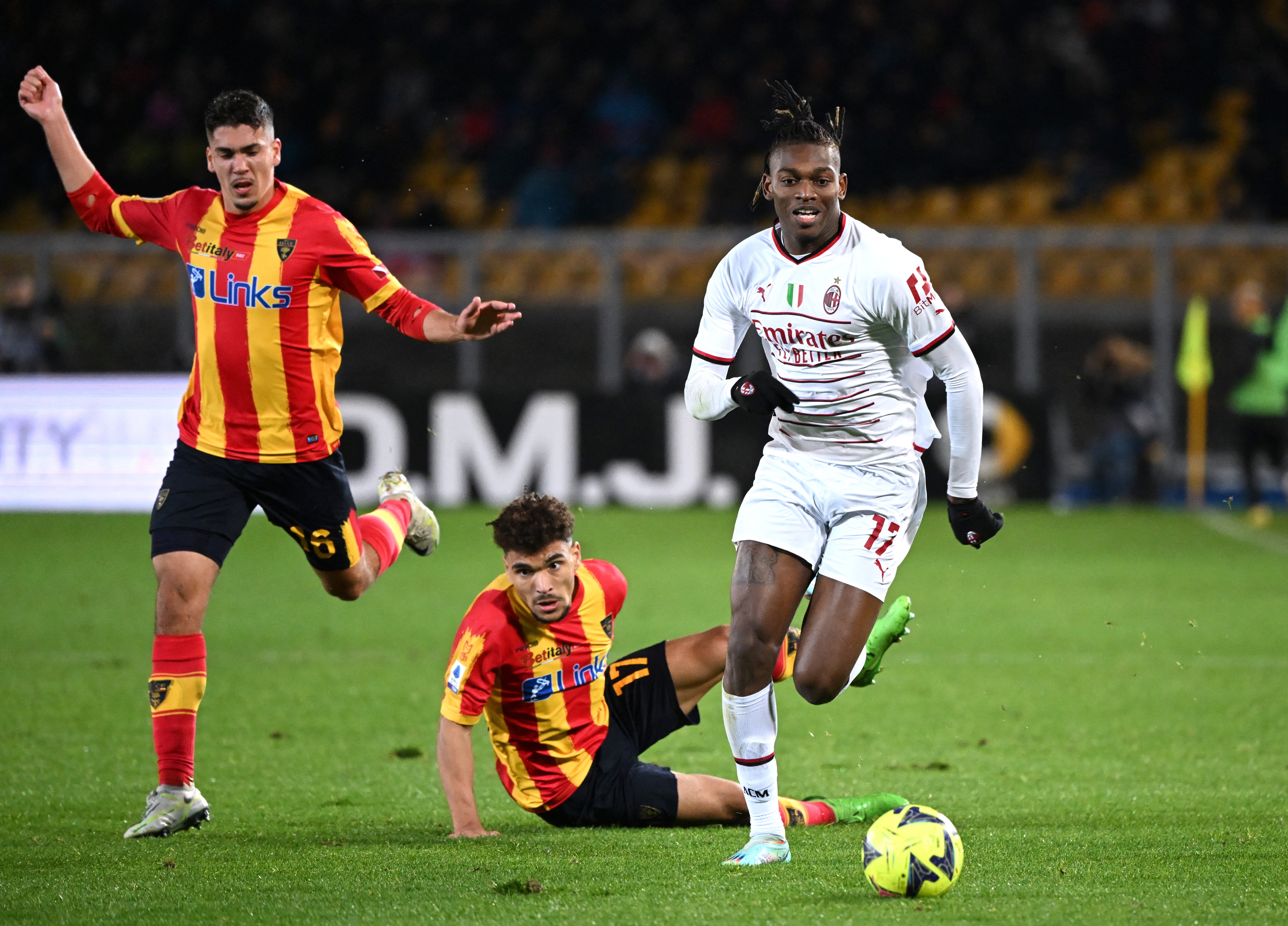 Milan fight back for 2-2 draw at Lecce | Reuters