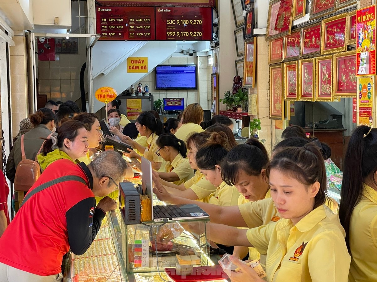 Giá vàng hôm nay 29/8: Giá vàng miếng, vàng nhẫn tăng liên tiếp phá kỷ lục, vàng thế giới tăng mạnh