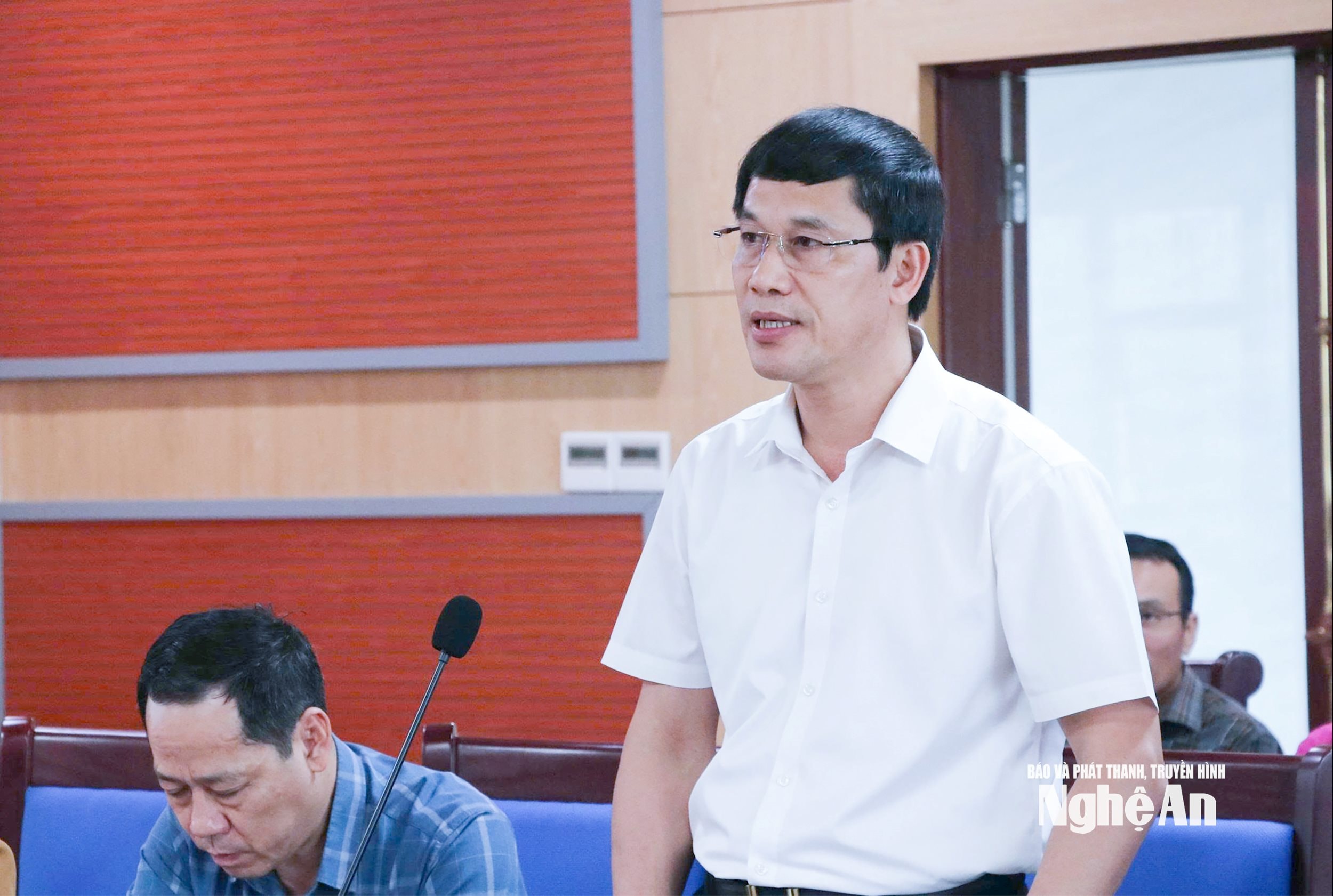  Chánh Văn phòng Đoàn đại biểu Quốc hội và HĐND tỉnh báo cáo kết quả hoạt động của Thường trực và các ban trong tháng 8:2025