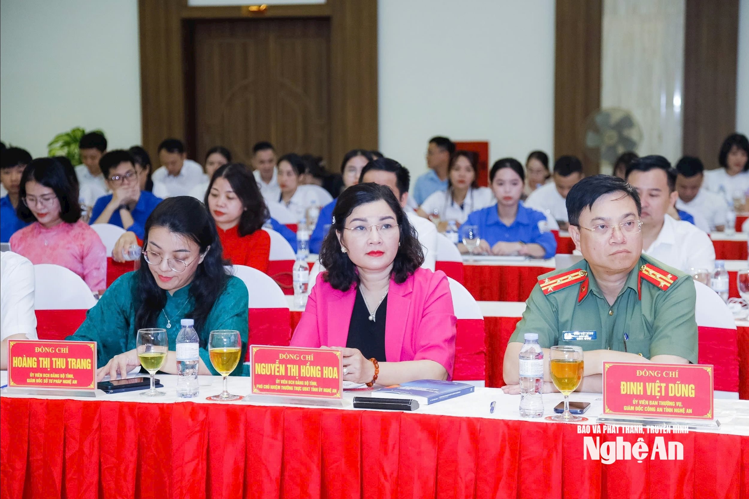 chị Hoa