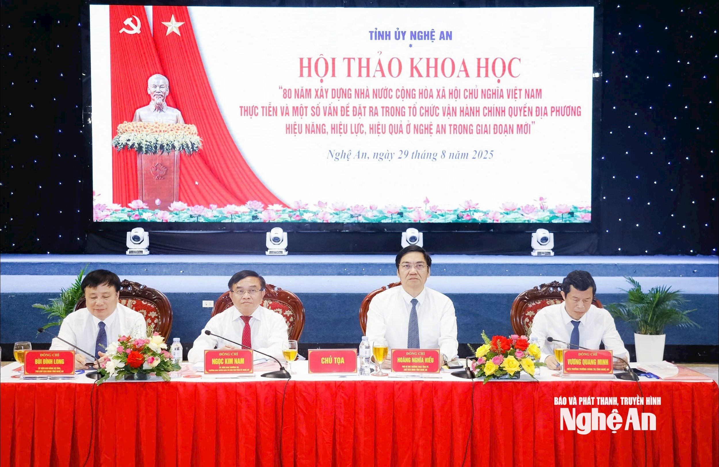 chủ trì 2