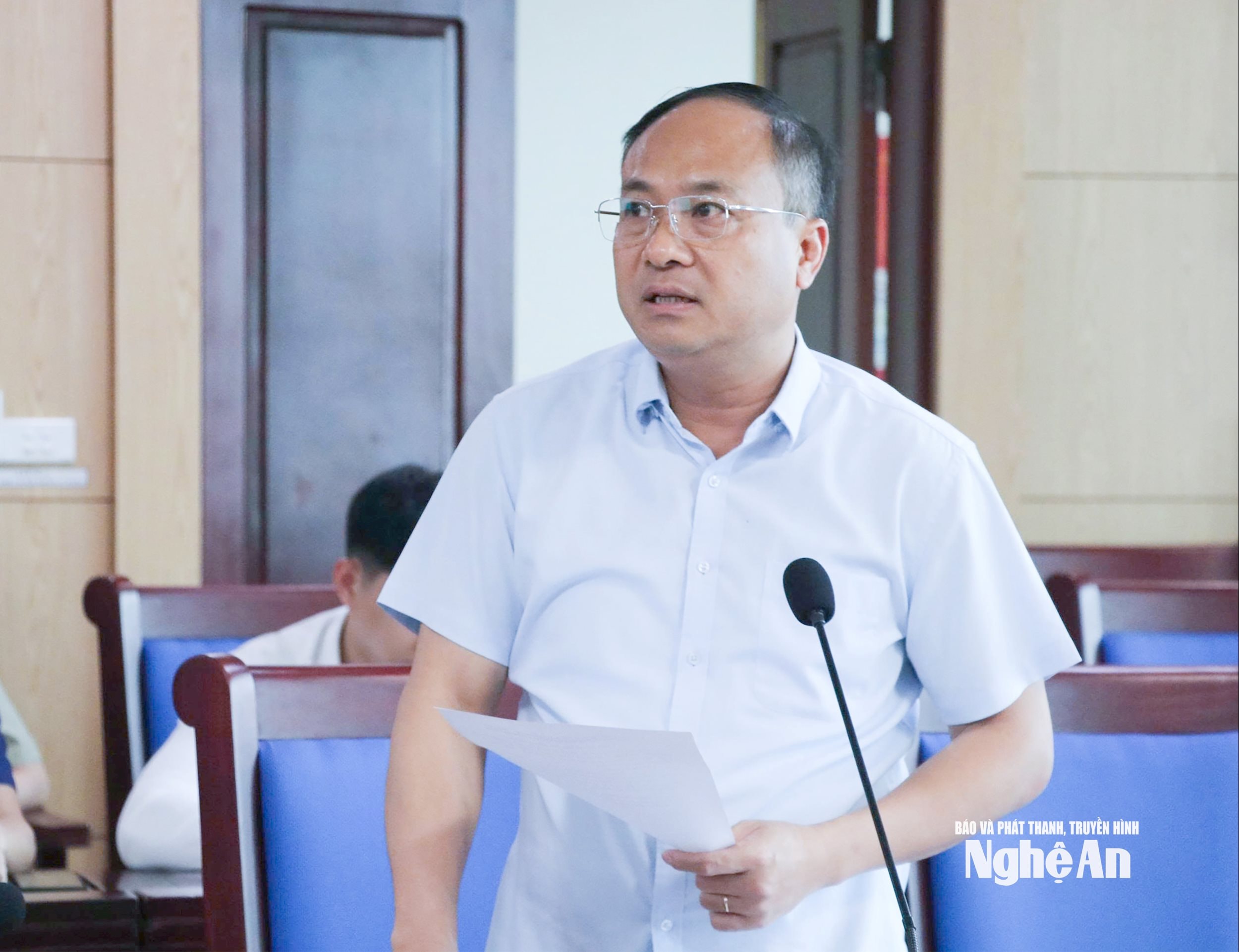  Giám đốc Sở Nội vụ, Nguyễn Viết Hưng phát biểu tại phiên họp