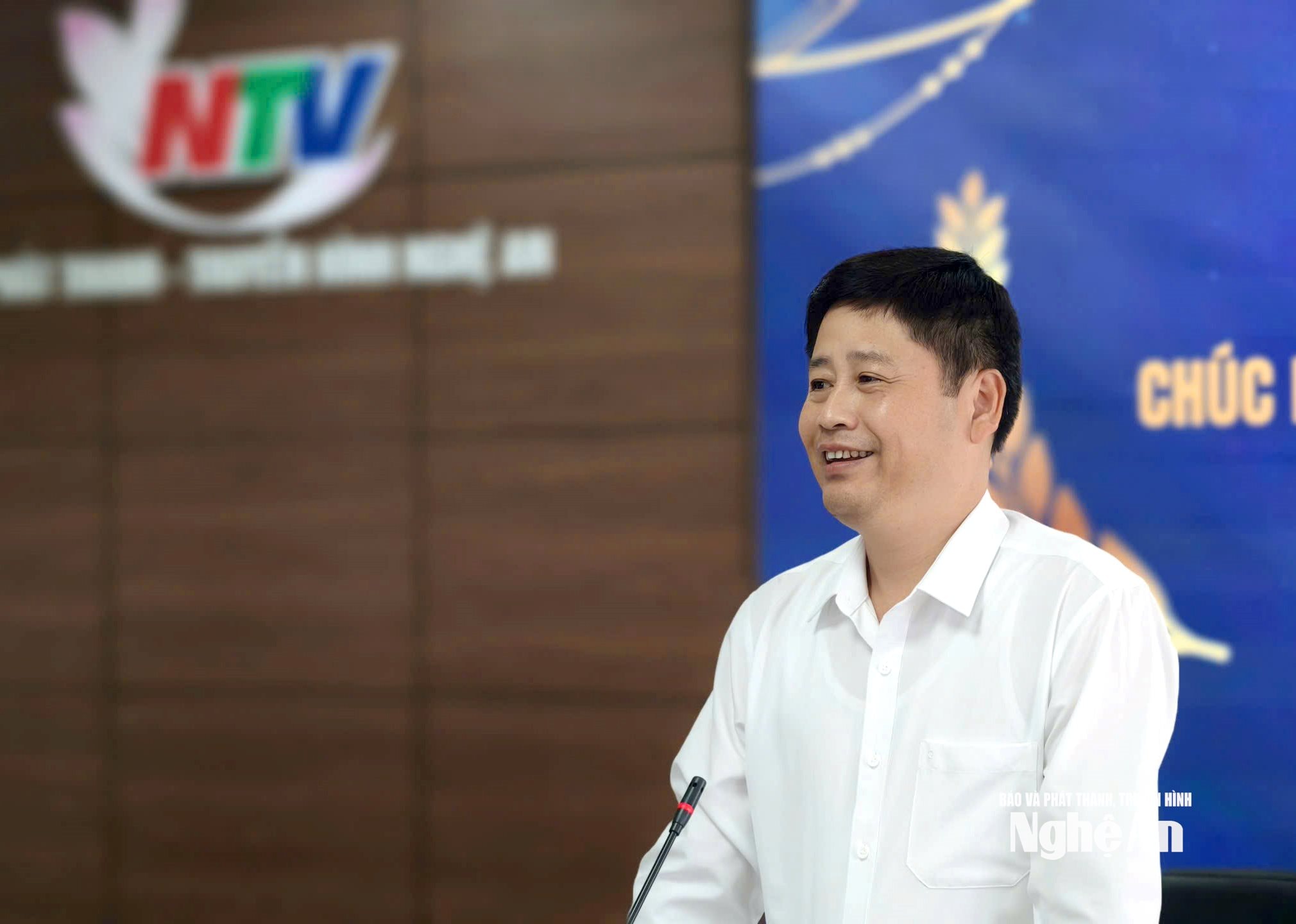 trao thưởng các cháu trúng tuyển đại học Ảnh Diệp Thanh7