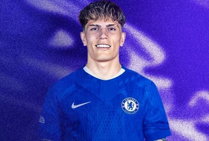 Garnacho gia nhập Chelsea.