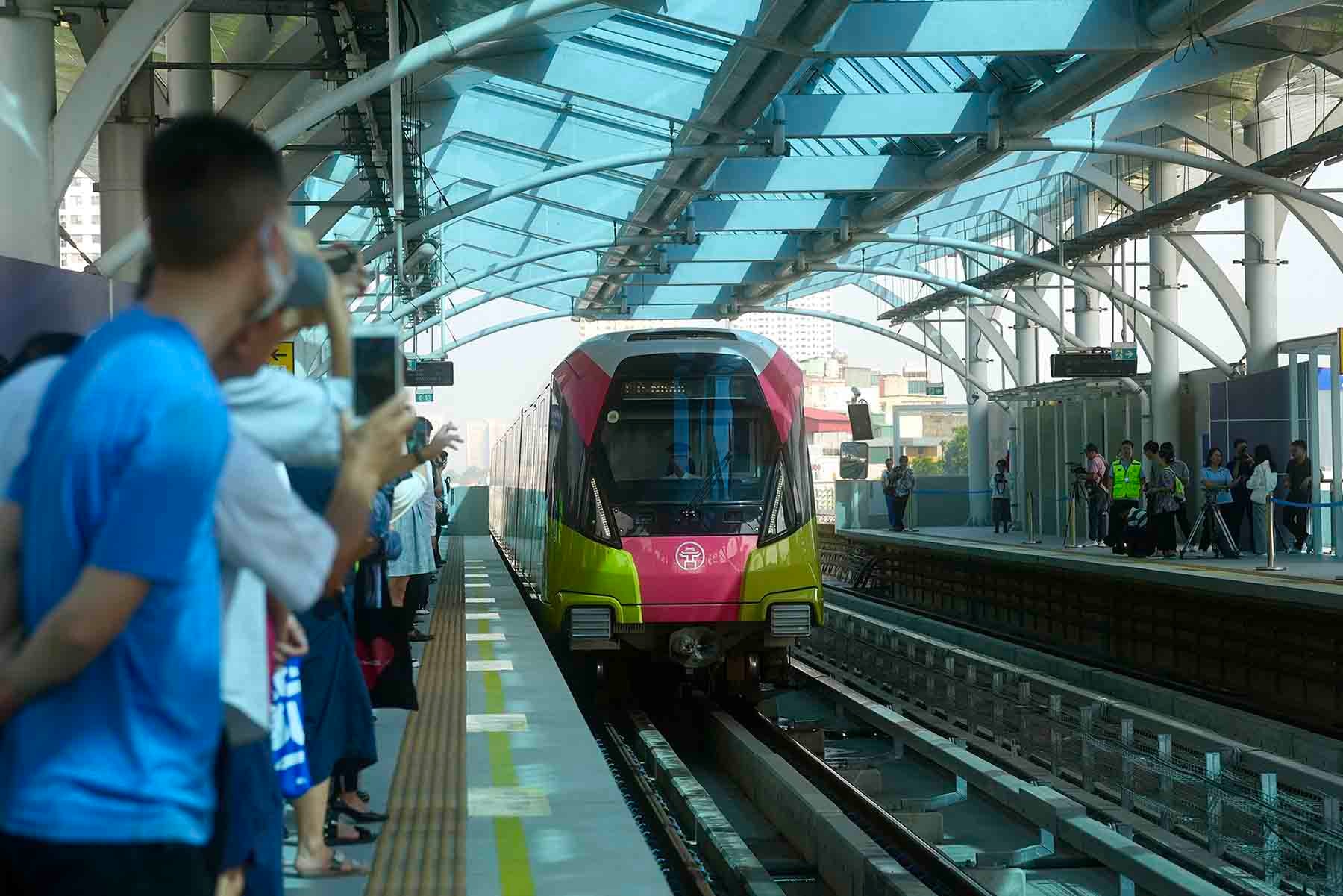 Trải nghiệm metro Nhổn - ga Hà Nội sau gần 14 năm mong đợi