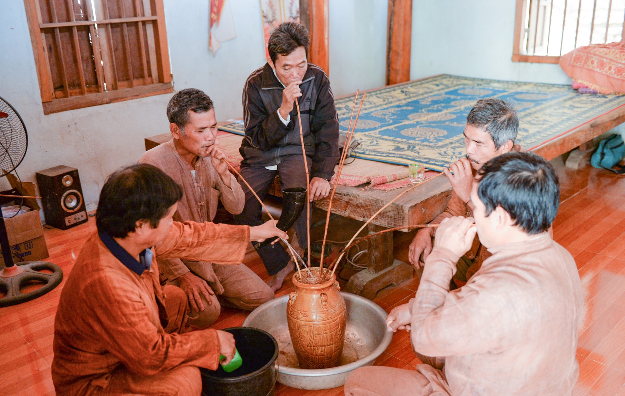 Người Ơ Đu rất mến khách, họ quan niệm nếu Tết có khách lạ đến chơi cả năm sẽ gặp may mắn.