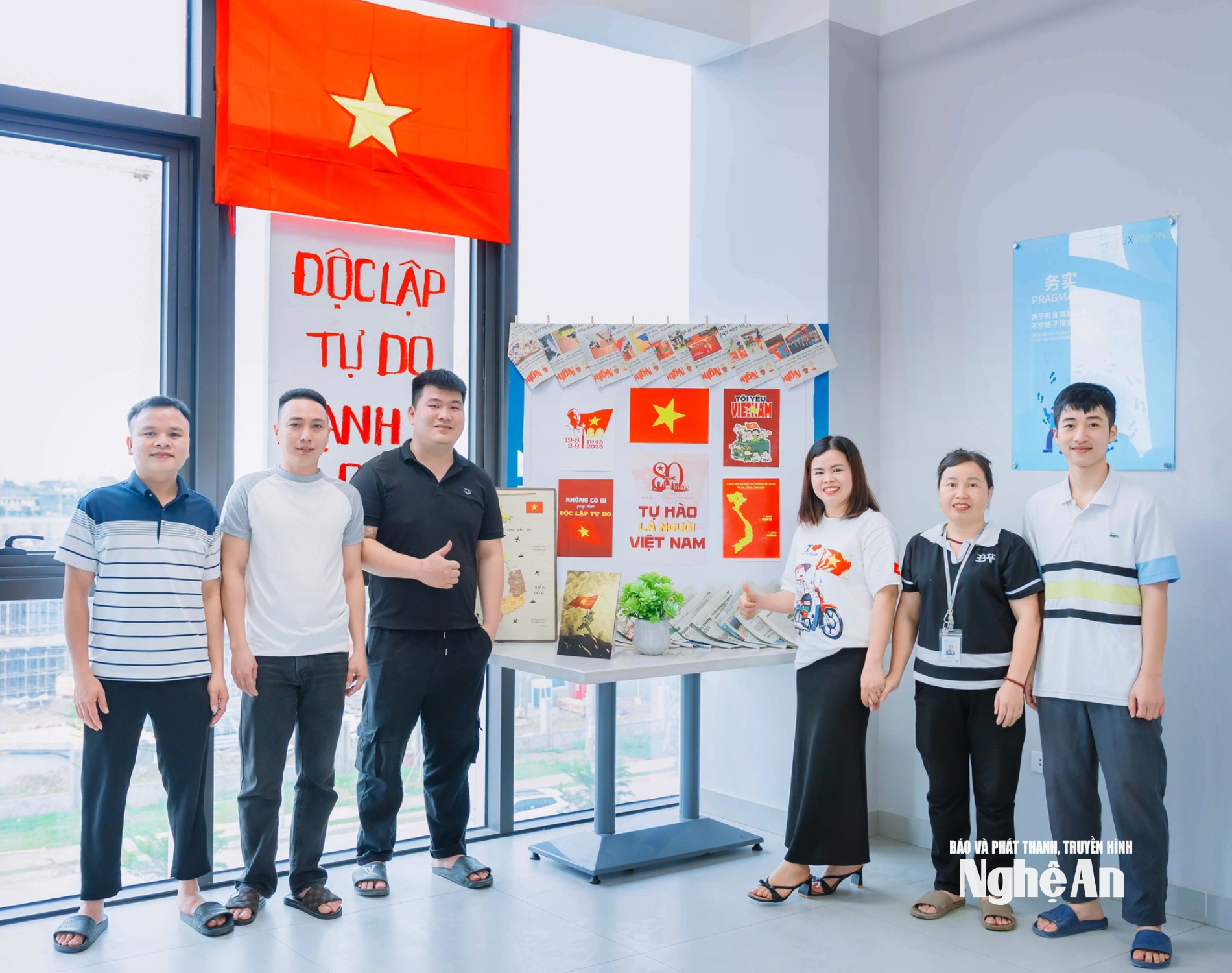công nhân lao động hướng về đại lễ 80 năm Quốc khánh Ảnh CSCC9