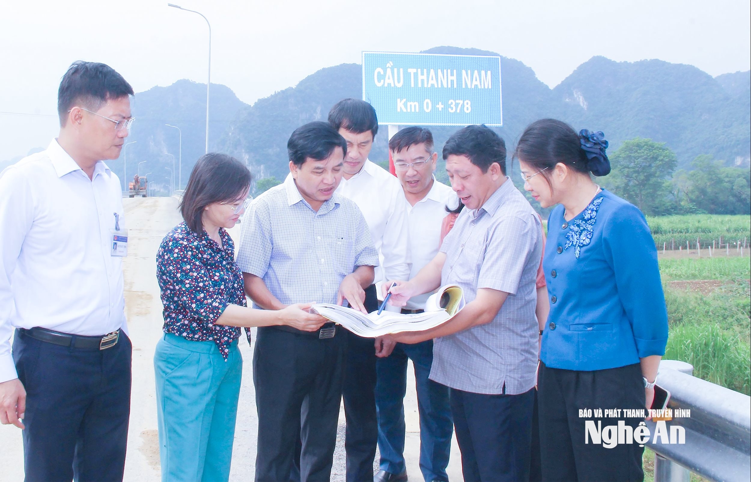 -doan-giam-sat-cua-hdnd-tinh-khao-sat-thi-cong-du-an-cau-thanh-nam-bac-qua-song-lam.-anh-mai-hoa-4b248831713402994f325e7467a14a12 copy
