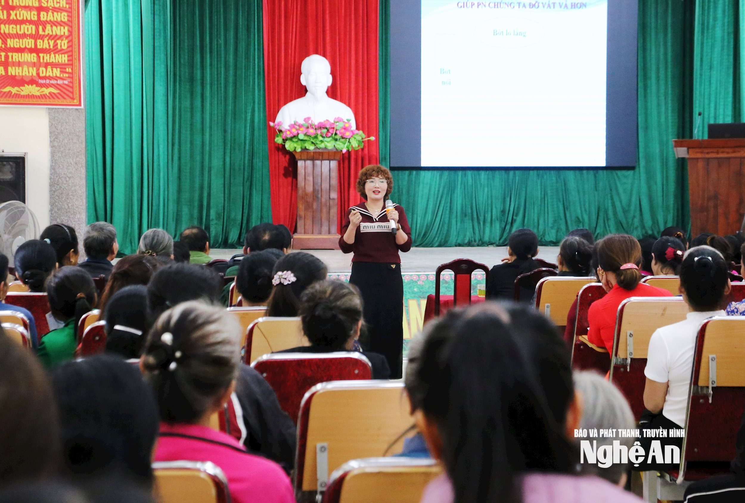 Một buổi truyền thông dân số