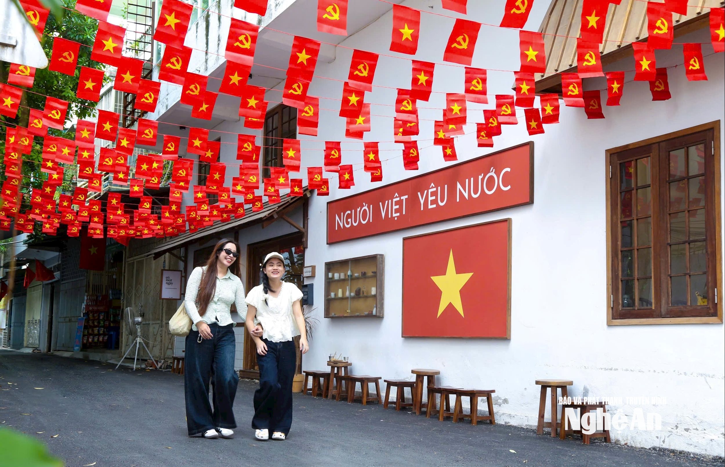 rực rỡ cờ hoa Tết độc lập Đình Tuyên5
