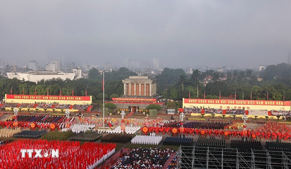 Màn biểu diễn trống hội chào mừng mở đầu Lễ kỷ niệm