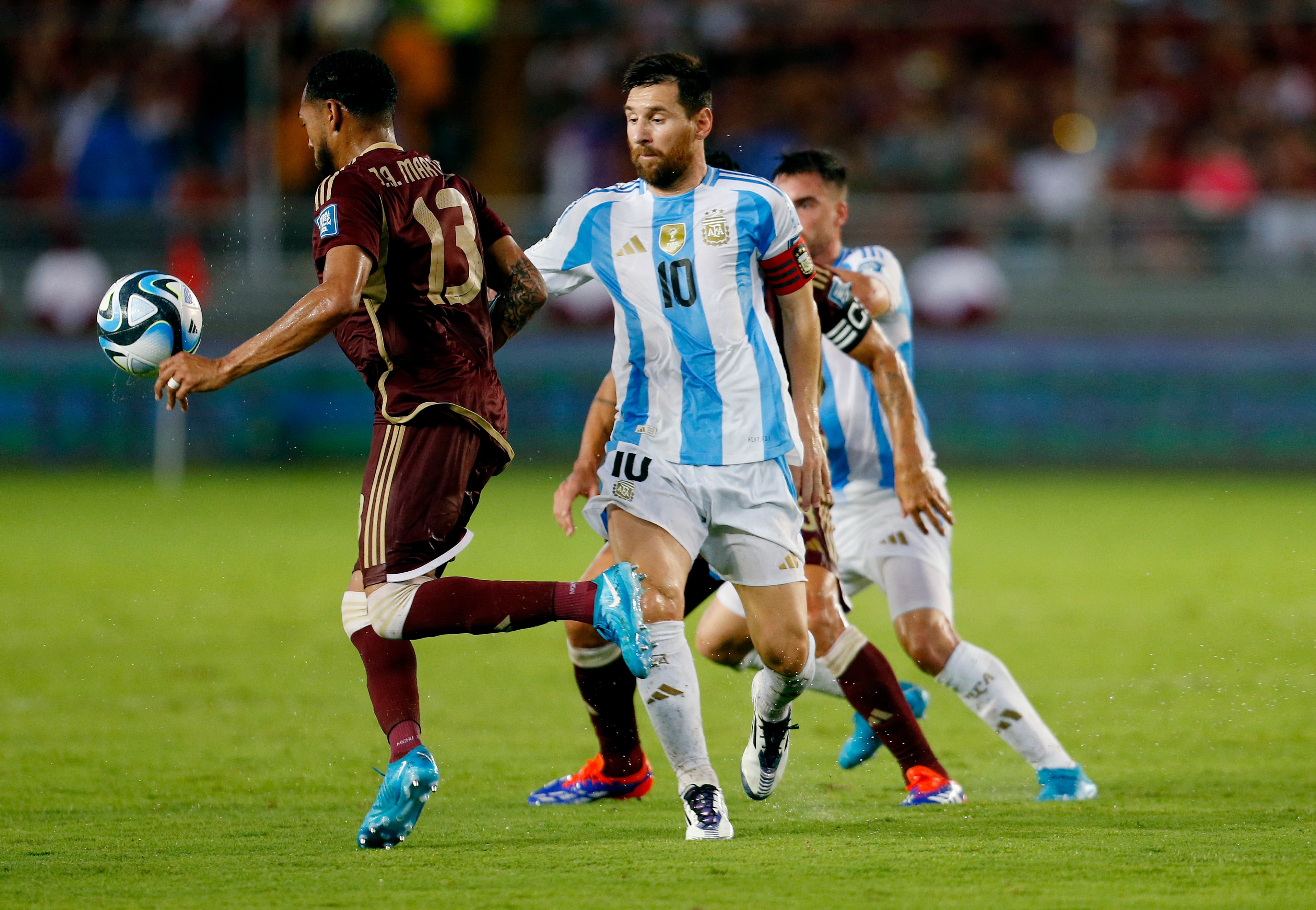 Venezuela hold Argentina to 1-1 draw on Messi's return | Reuters