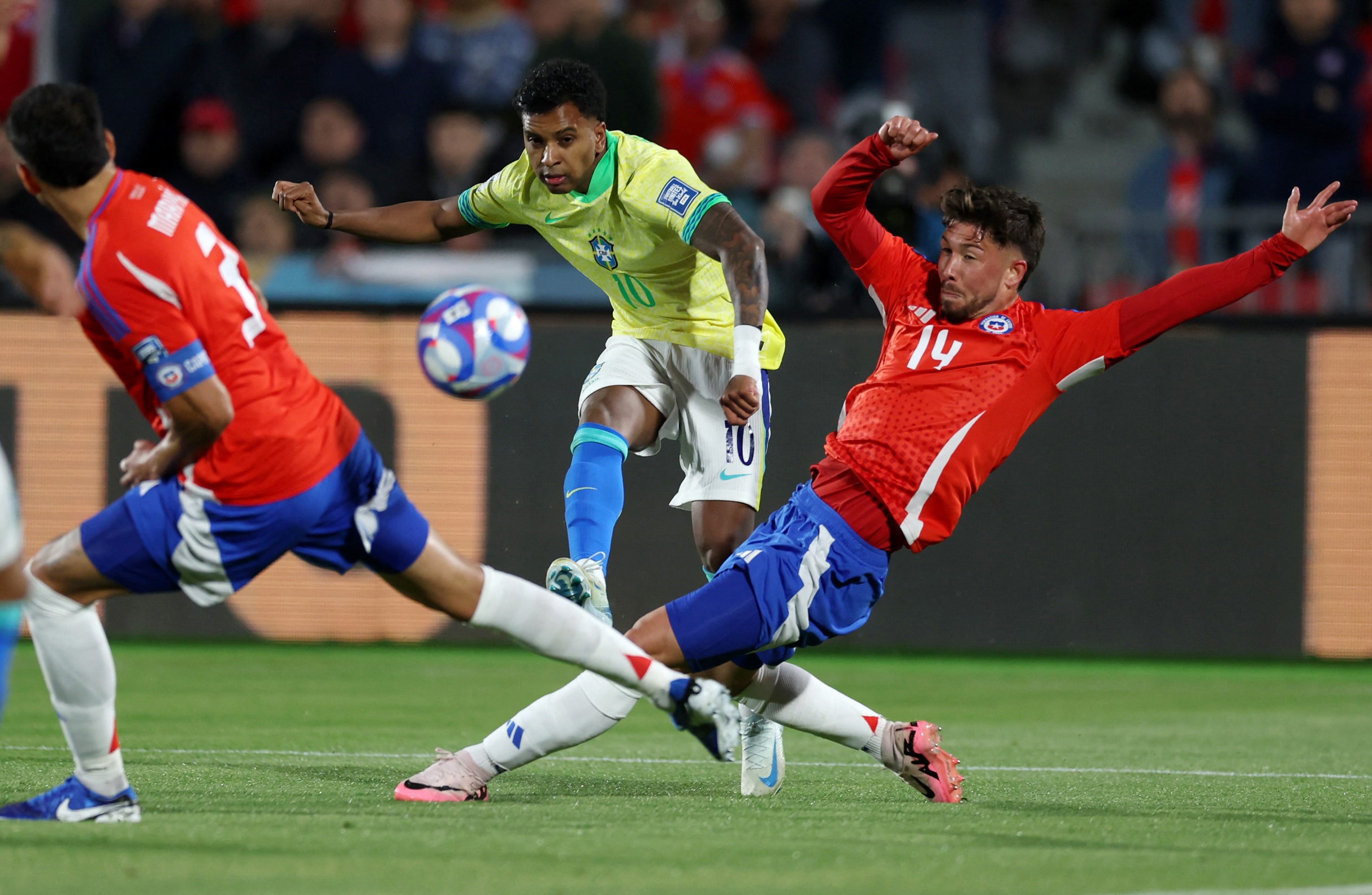 Last-gasp Luiz Henrique effort gives Brazil 2-1 win at Chile | Reuters
