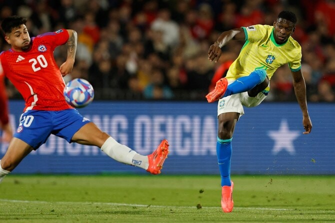 Brazil snatch away win over Chile in World Cup qualifying, Messi's Argentina draw | Arab News
