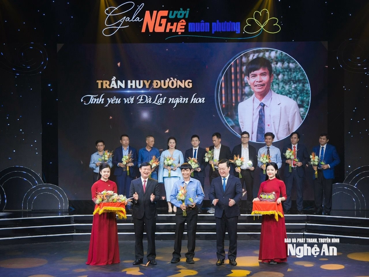 Ông Trần Huy Đường tham gia Gala 'Người Nghệ muôn phương' do Báo và phát thanh, truyền hình Nghệ An tổ chức.