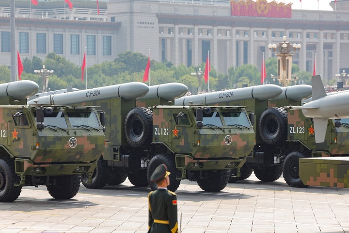 Trực tiếp: Trung Quốc duyệt binh lớn chưa từng thấy, nhiều vũ khí lần đầu xuất hiện