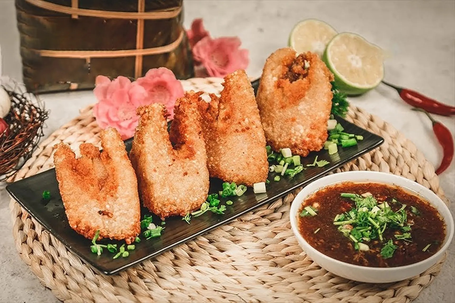 Bí quyết rán bánh chưng vàng giòn, không dính chảo và lâu ỉu