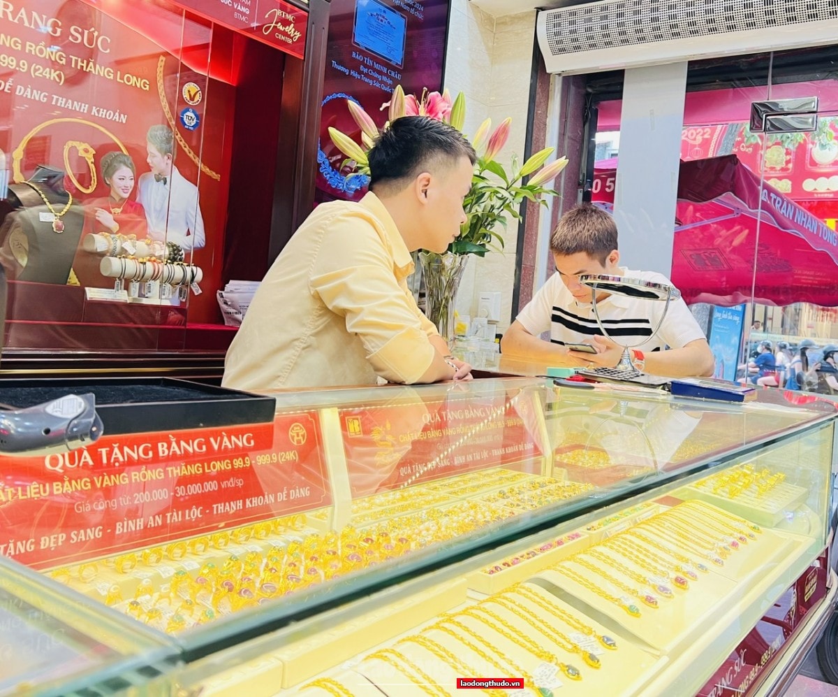 Giá vàng chiều nay 4/9: SJC có kỷ lục mới, thế giới giảm