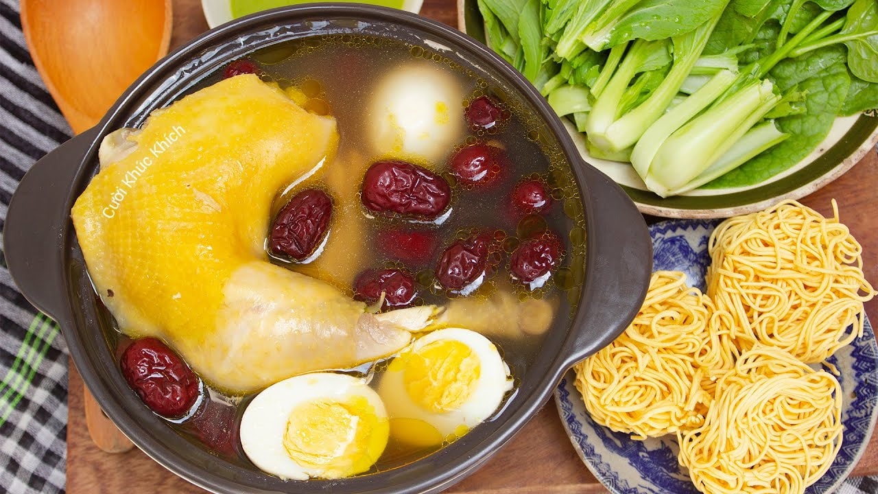 Bí quyết làm súp gà hầm thuốc bắc bổ dưỡng, ấm áp tình thân mùa Vu Lan