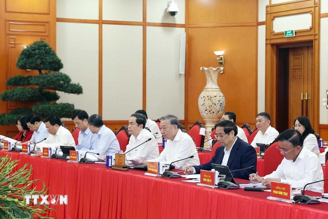 Tổng Bí thư Tô Lâm chủ trì cuộc làm việc của Bộ Chính trị với Ban Thường vụ Đảng uỷ Mặt trận Tổ quốc, các đoàn thể Trung ương. (Ảnh: Thống Nhất/TTXVN) ttxvn-tong-bi-thu-mat-tran-to-quoc-5.jpg
