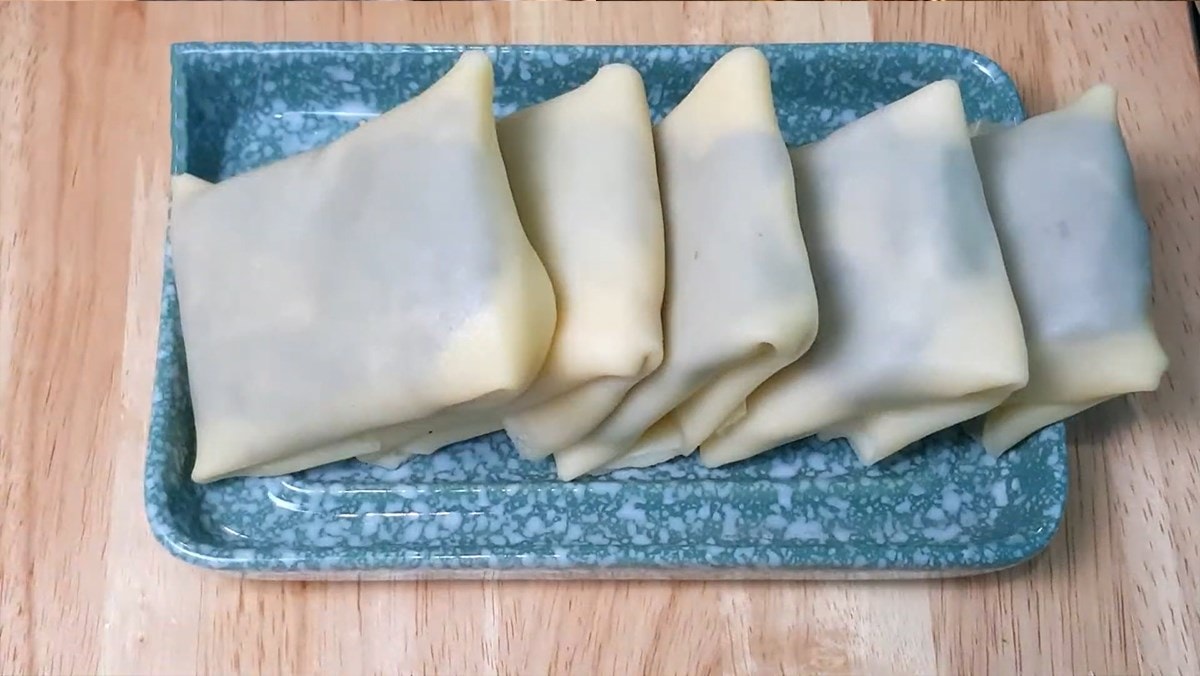 Cách làm bánh kếp khoai lang, phô mai và ngô giàu canxi cho mùa thu