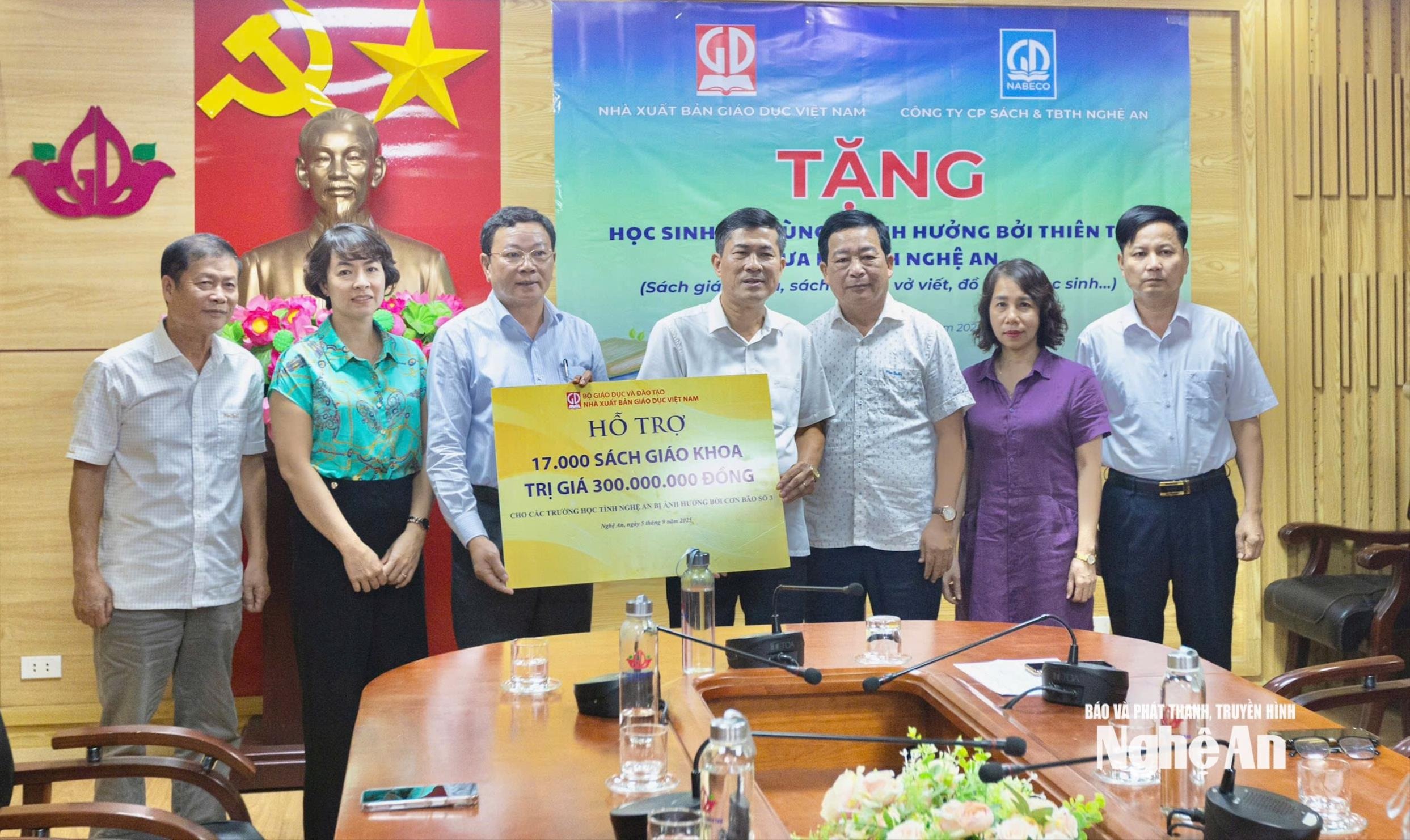 bna_17-000-bo-sach-giao-khoa(1).jpg