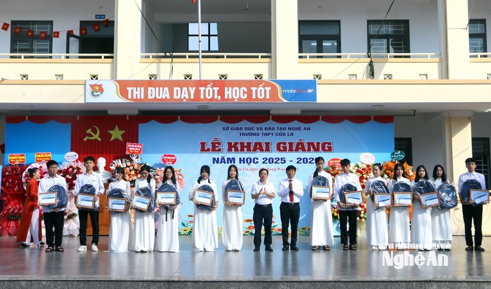 Trao học bổng