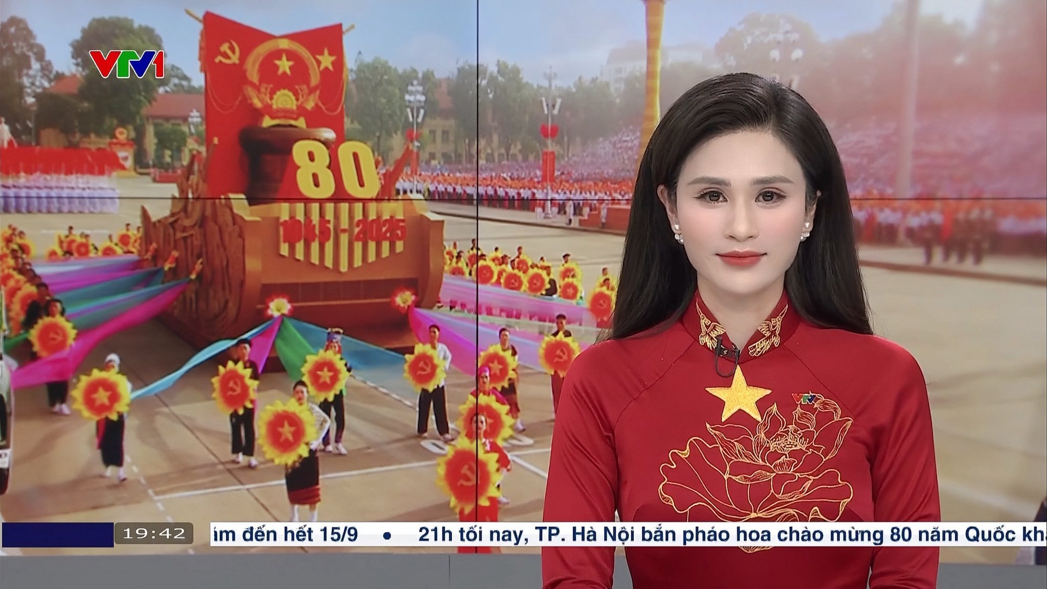 Minh Trang gây sốt trên bản tin