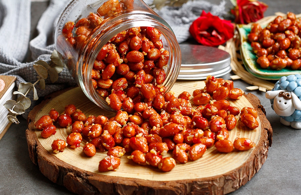 Mẹo nấu ăn: Bí quyết rang lạc vàng giòn, đậm vị, để lâu không ỉu