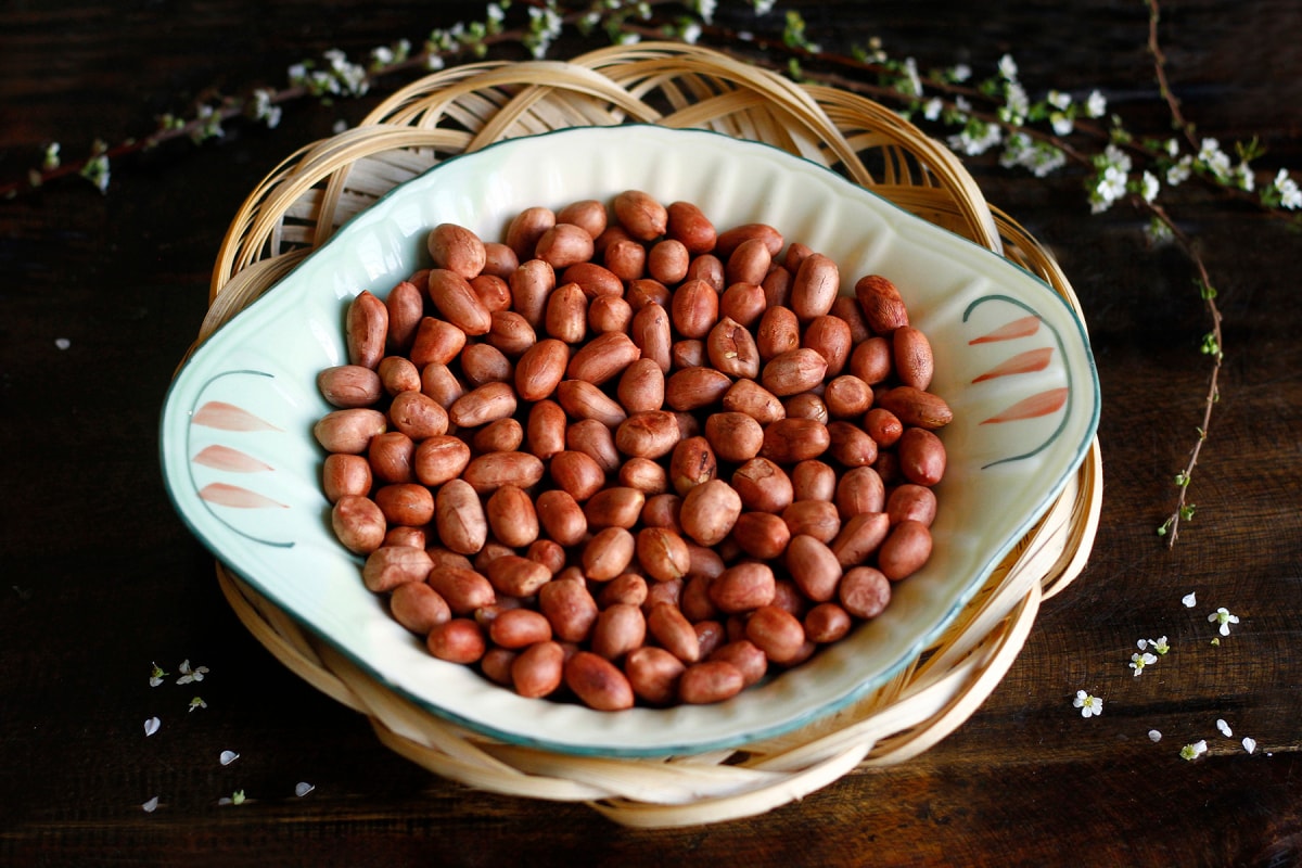 Mẹo nấu ăn: Bí quyết rang lạc vàng giòn, đậm vị, để lâu không ỉu