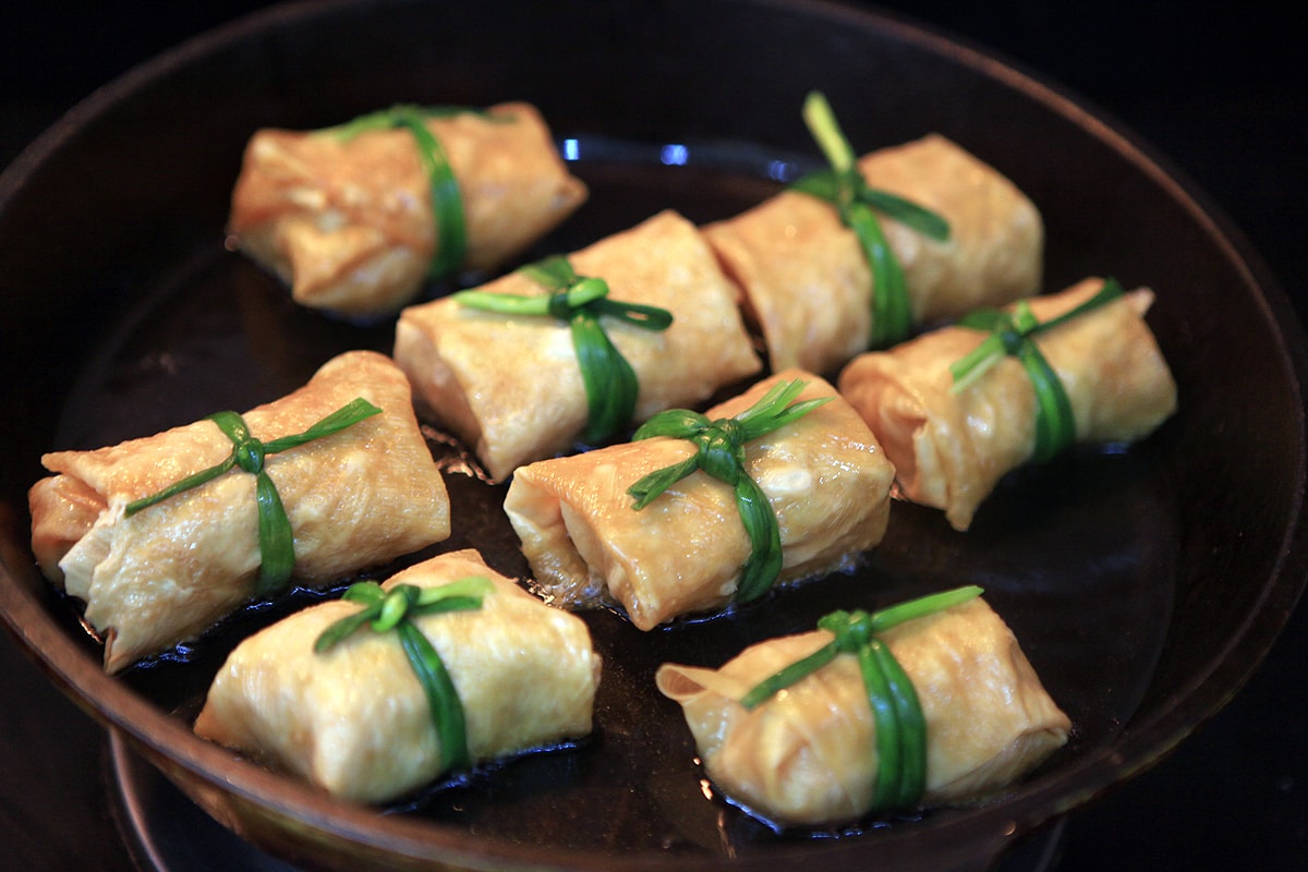 Mẹo nấu ăn: Cách làm váng đậu kho trứng cút siêu ngon từ 3 nguyên liệu đơn giản