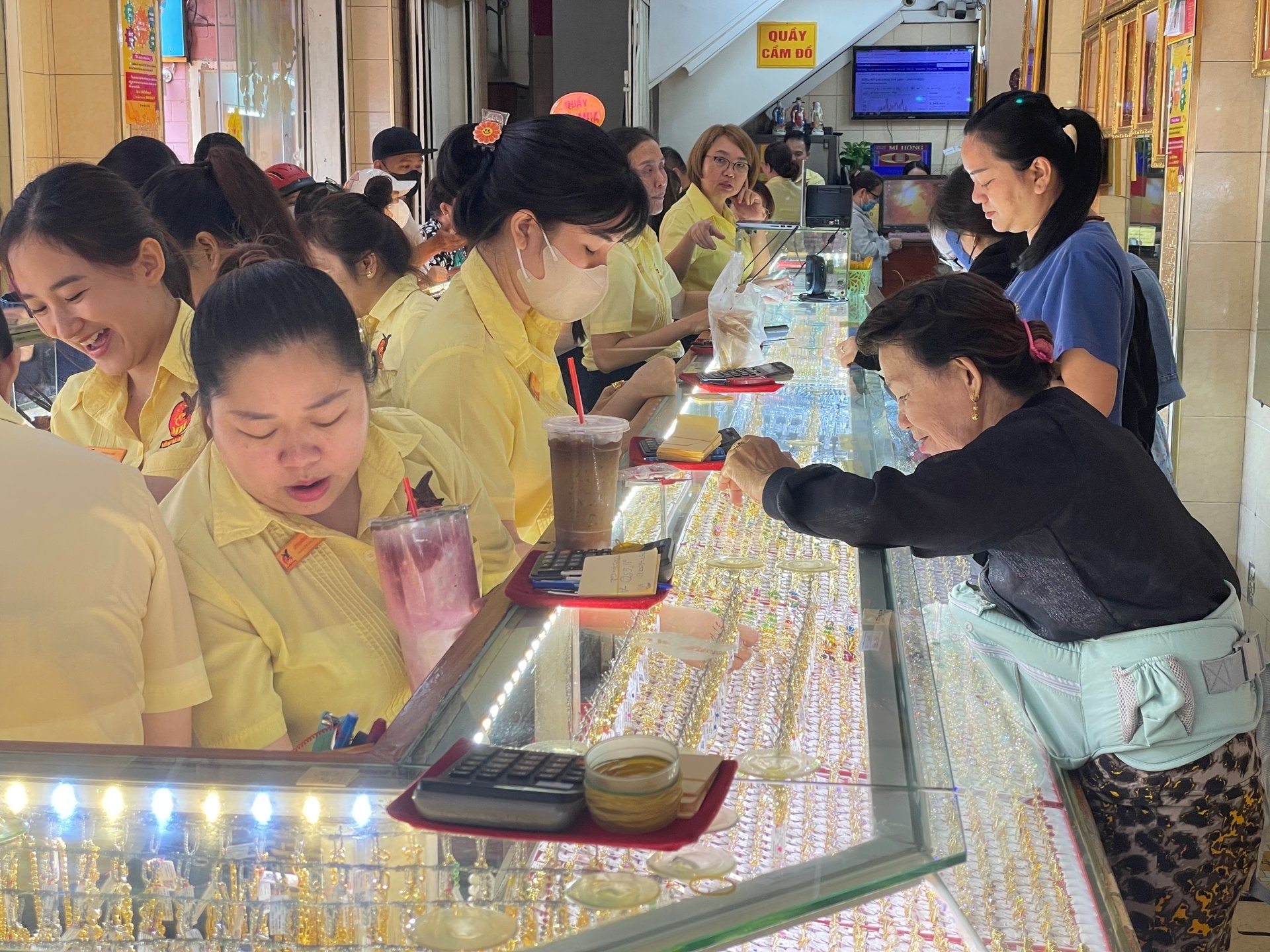 Giá vàng 8/9/2025: Dự báo giá vàng tuần này còn tăng mạnh