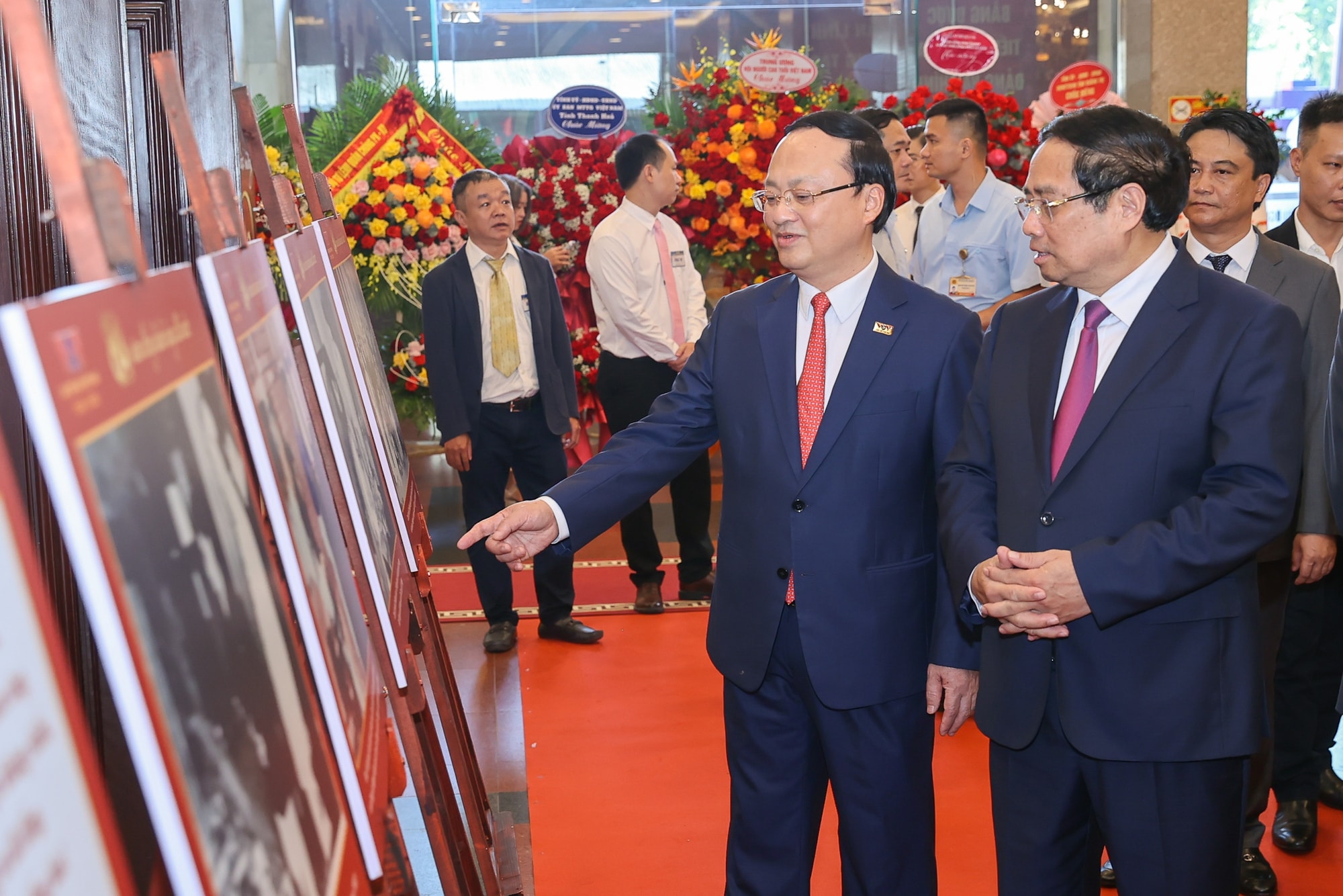 Thủ tướng: Thủ tướng: