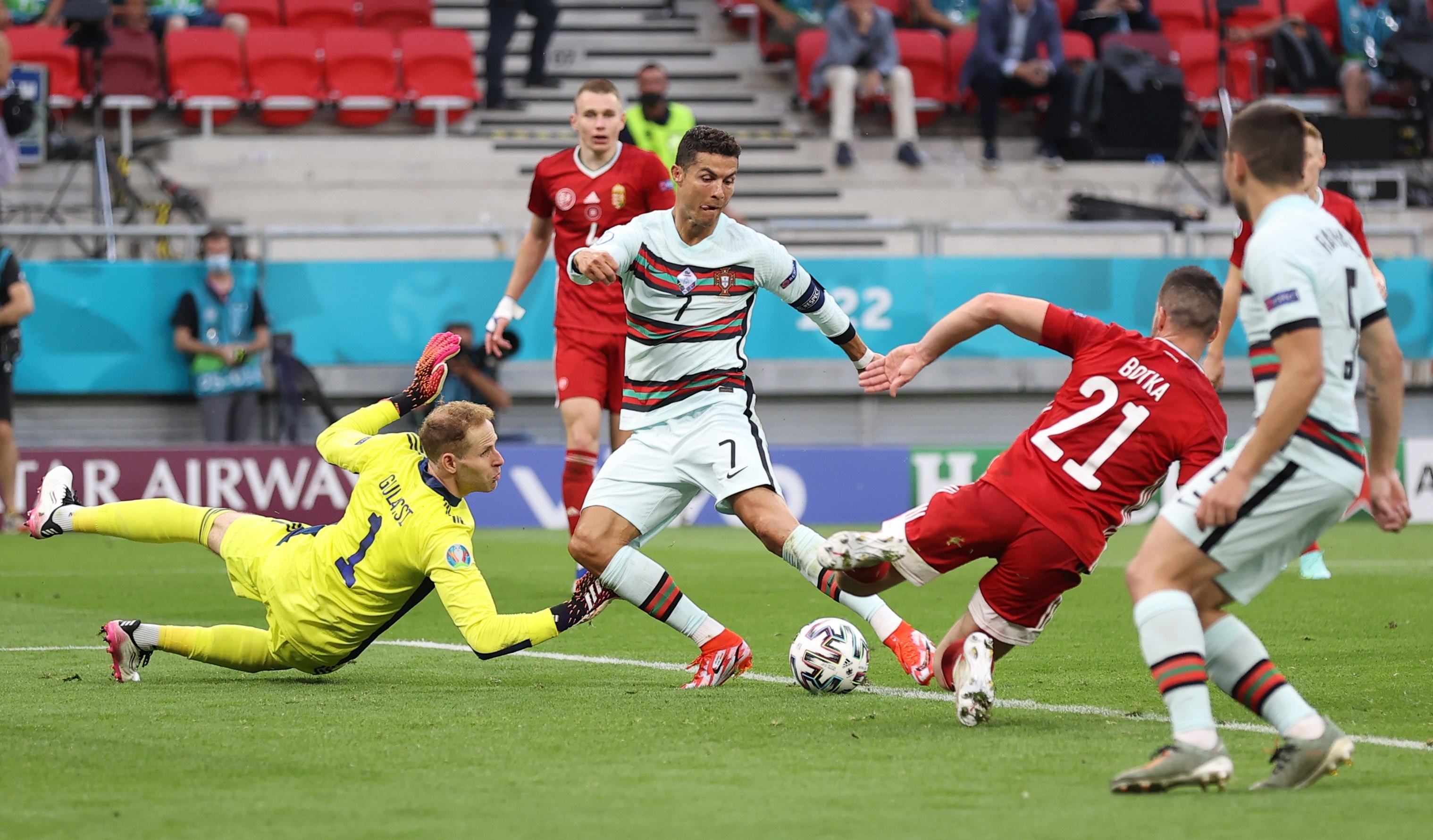 Portugal's record-breaking Ronaldo sinks battling Hungary | Reuters