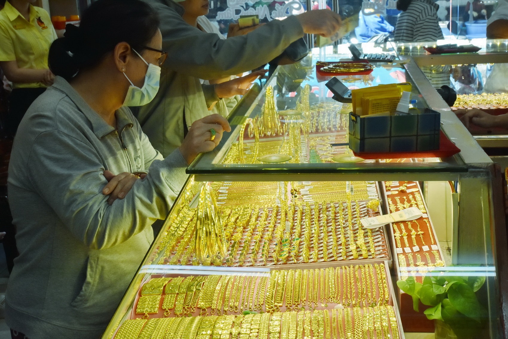 Thị trường hôm nay 9/9: Giá vàng SJC, vàng nhẫn, tỷ giá USD