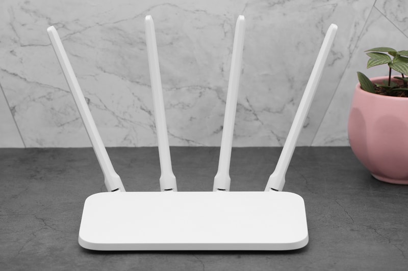Bộ định tuyến Wi-Fi tiêu thụ một lượng điện đáng kể khi để suốt ngày đêm. Ảnh: Internet.
