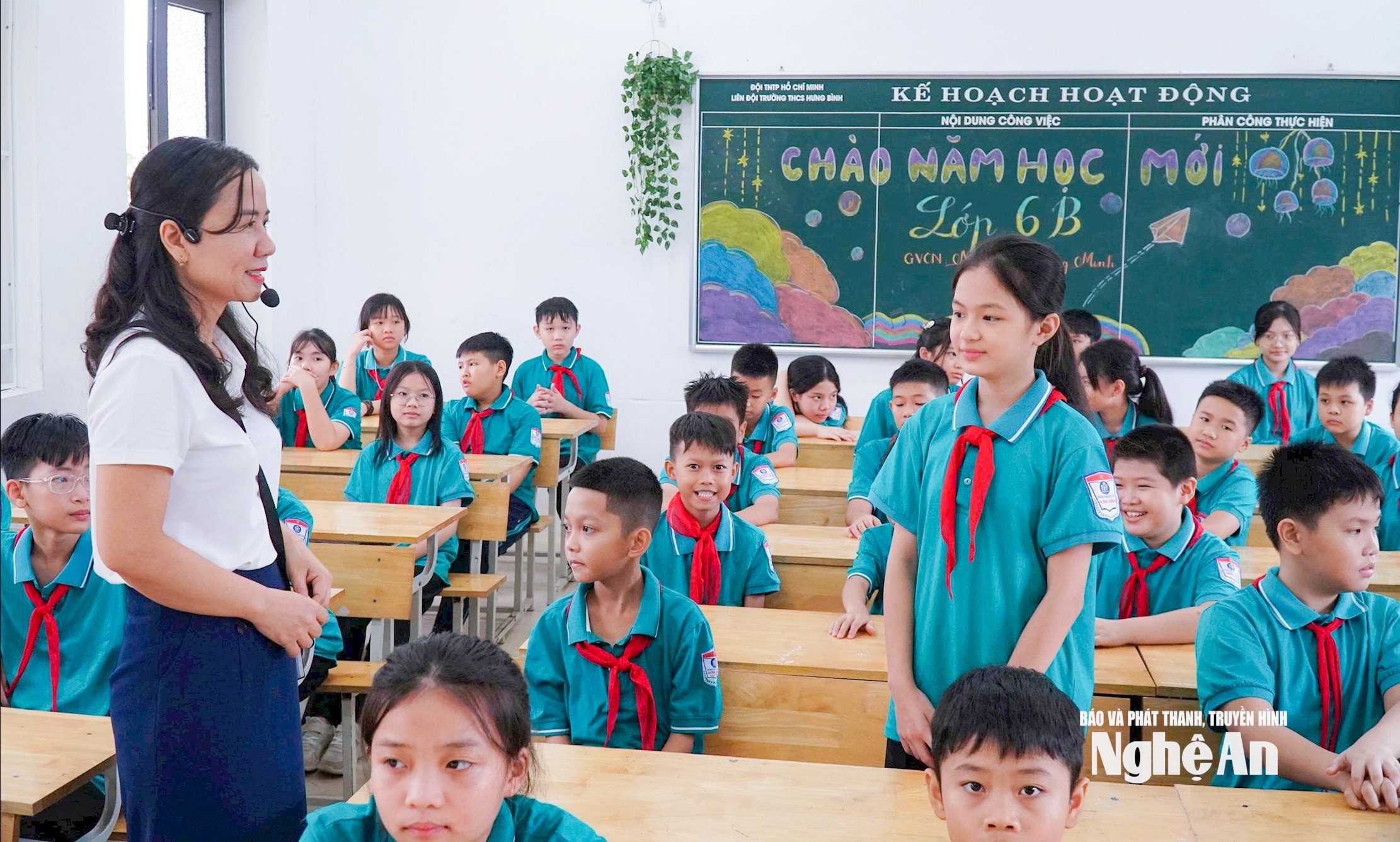 Buổi đầu tựu trường của học sinh Trường THCS Hưng Bình. Ảnh Tiến Hùng