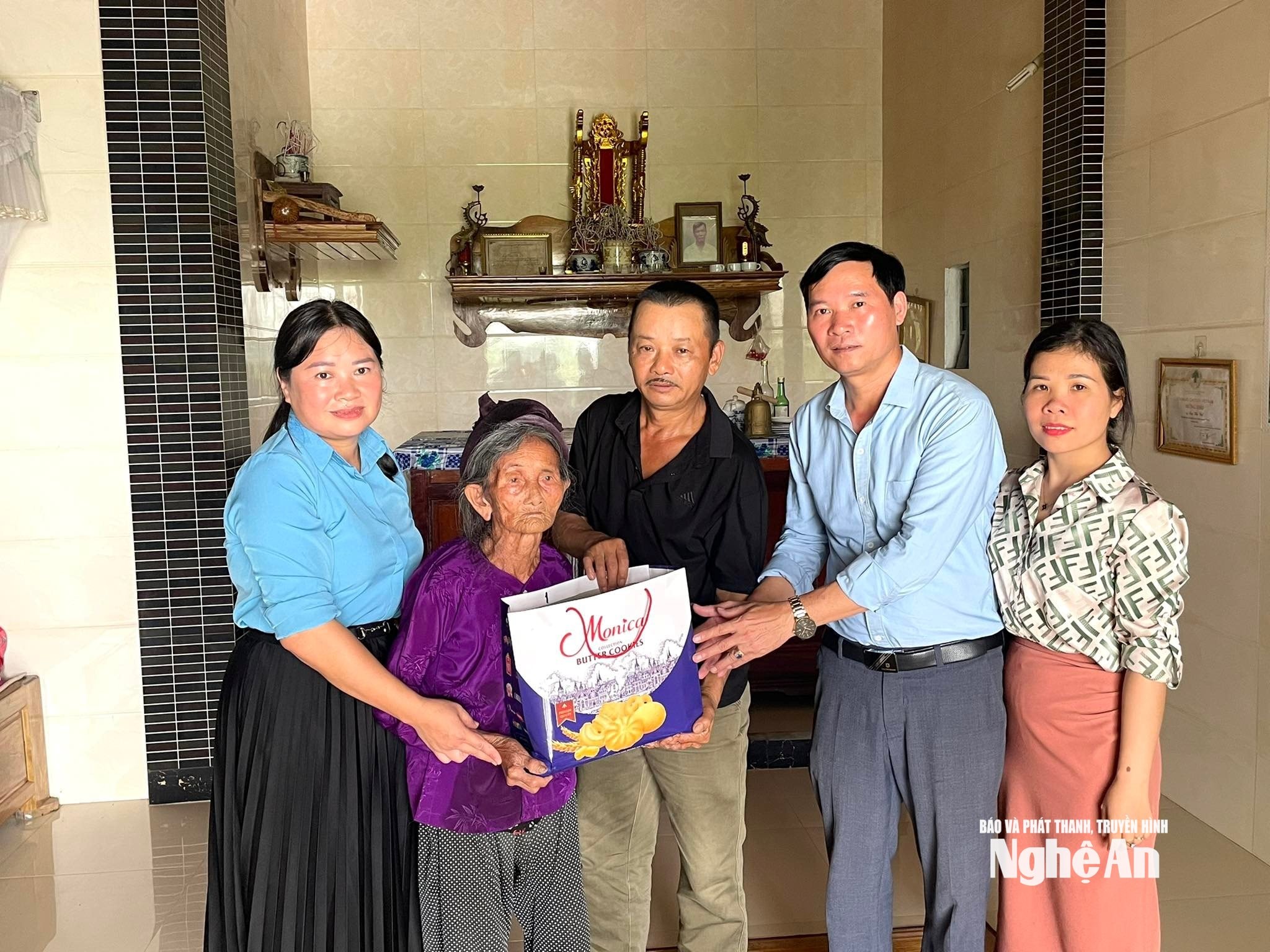 bna_uploaded-thuphuongbna-2023_10_09-_quan-tam-den-cac-gia-dinh-chinh-sach-8913.jpeg