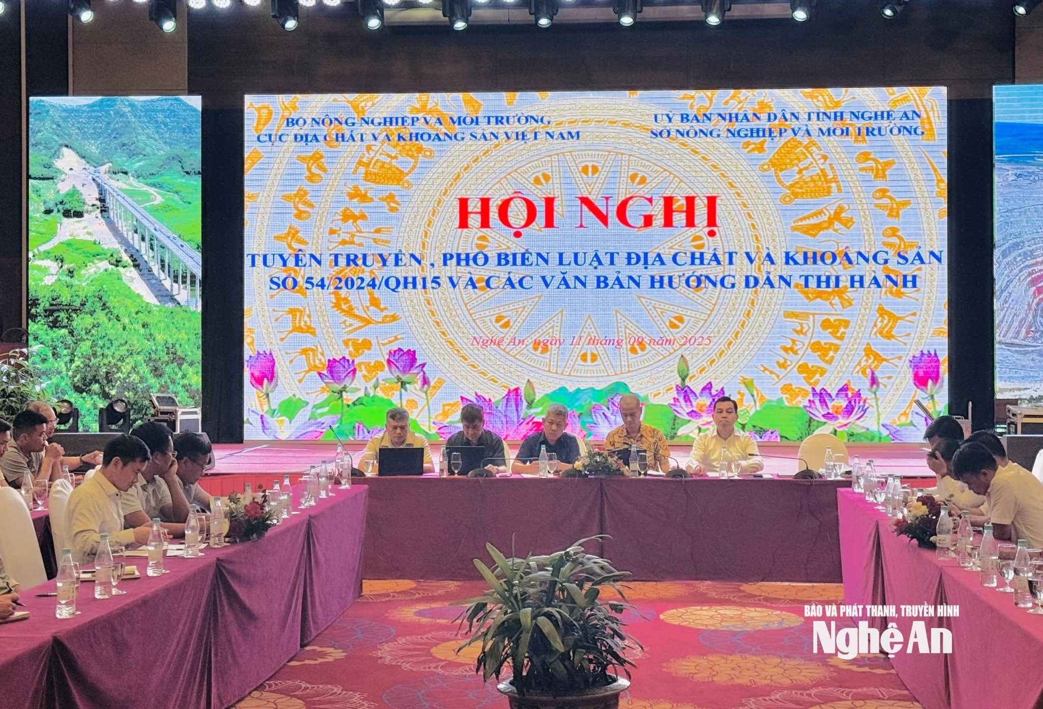 Chủ trì