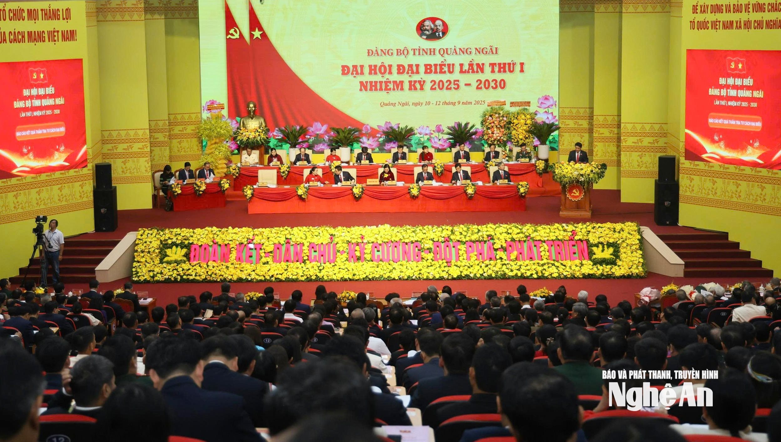  quang cảnh