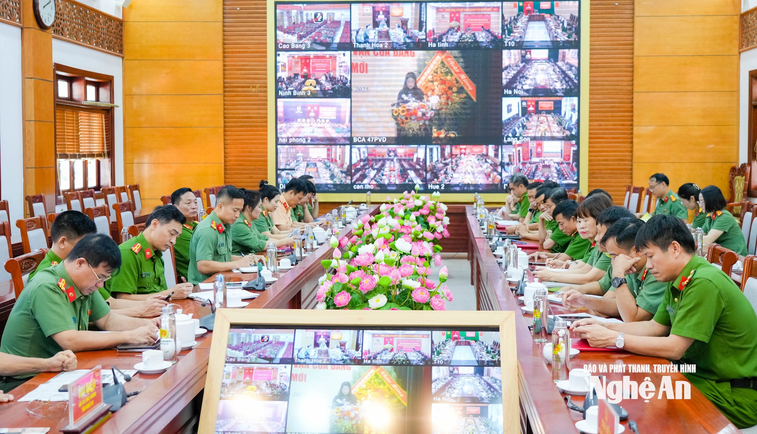  trực tuyến