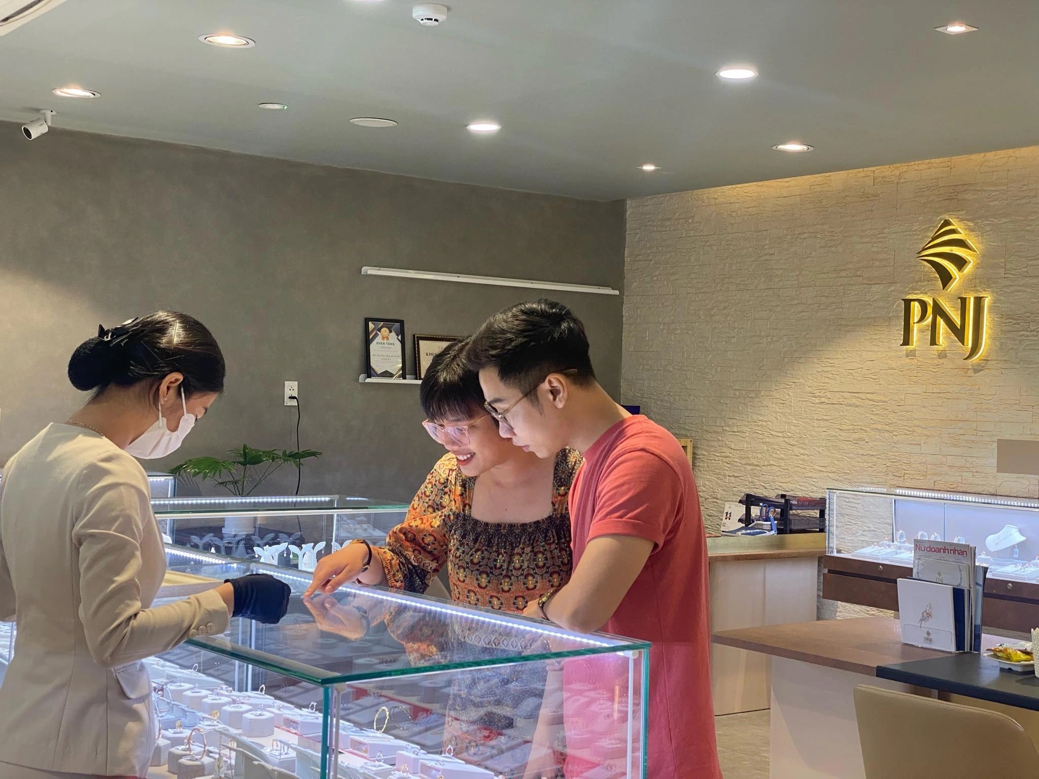 Tin thị trường chiều 11/9: Giá vàng SJC, vàng nhẫn, giá USD, giá nông sản
