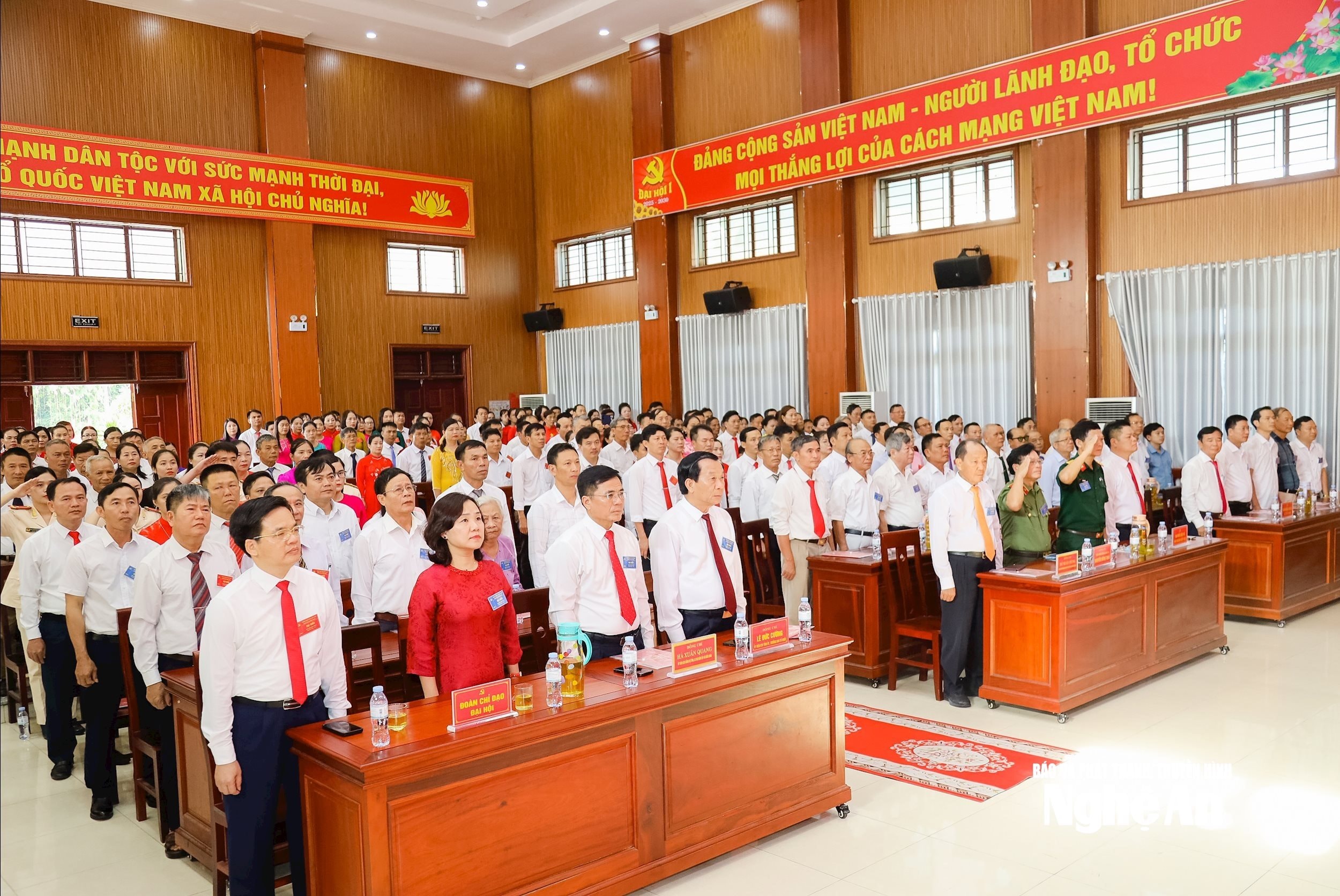 bna_-anh-chao-co-193f9b2416d4bfa4e8143be8f601a831.jpg