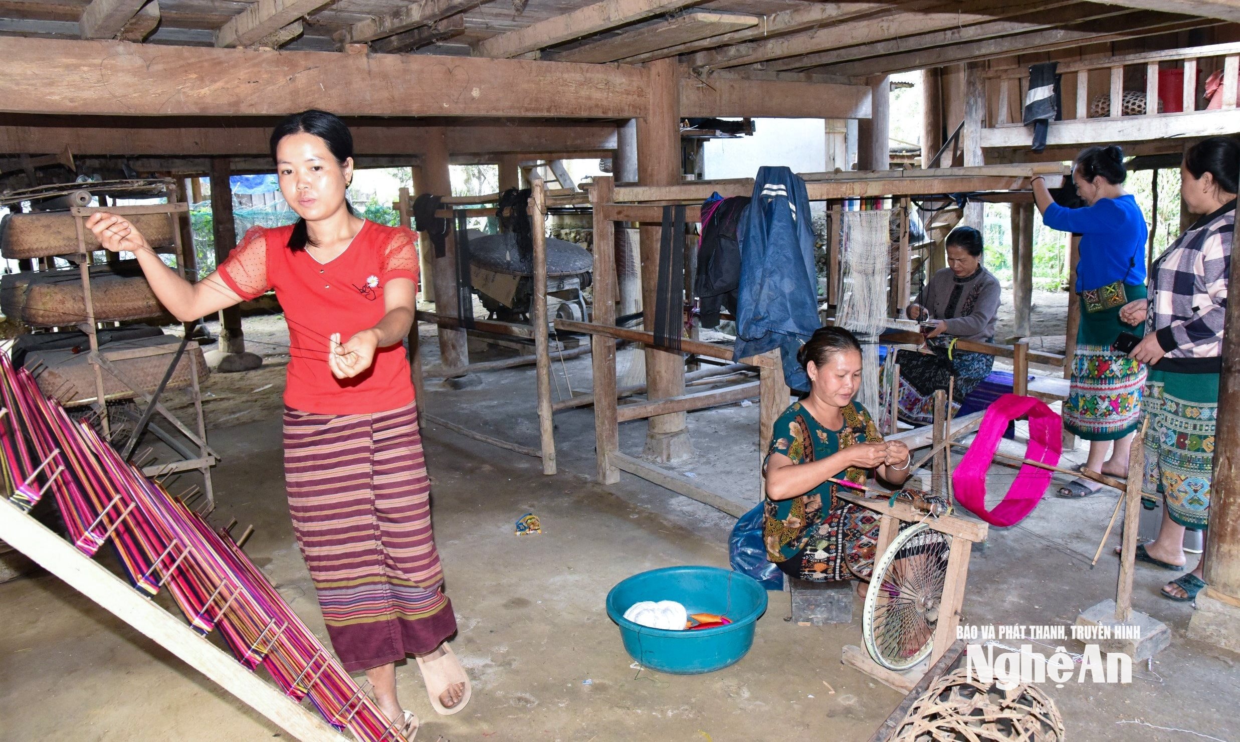 bản Buộc Bắc Lý dệtt hổ cẩm